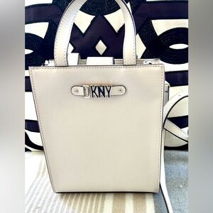 DKNY Crème Purse Like New